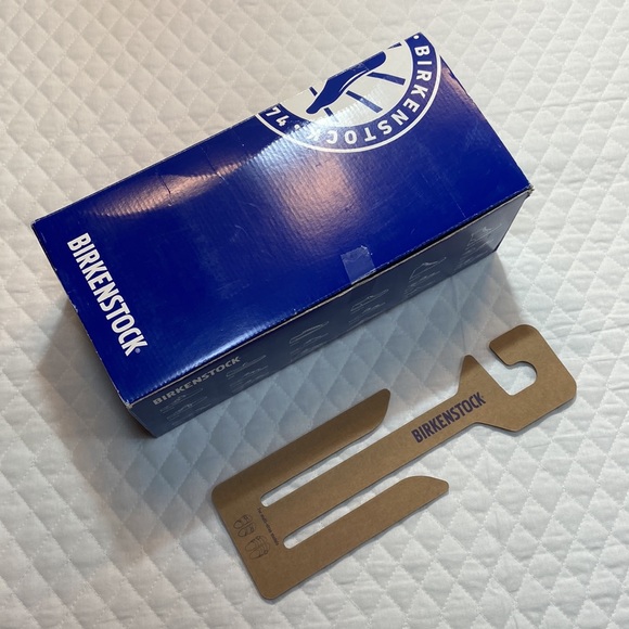 Need an (Empty) Birkenstock Box? With Sandal/Clog Hager. Box is a size 39 - Picture 3 of 5